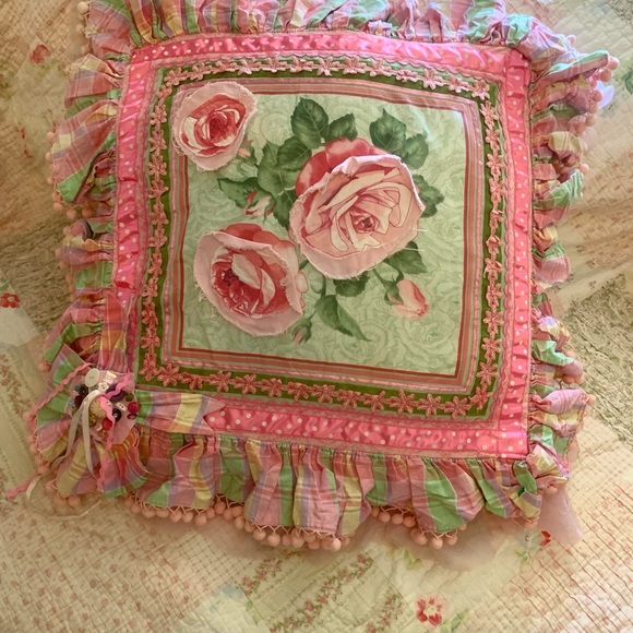 Vintage Handmade Patch Stitch Mixes
Pattern Accent Ruffled Pillow Pink
Multi 20" - Picture 6 of 13